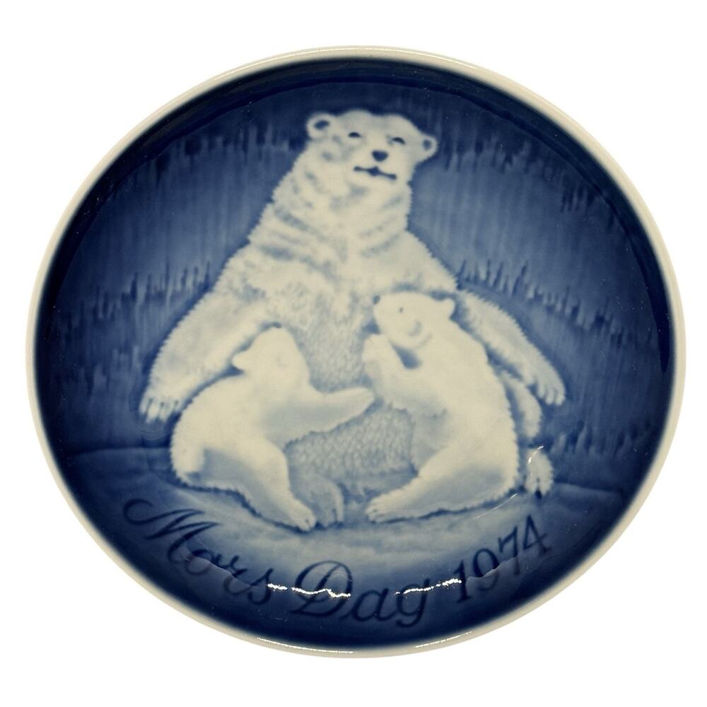 1974 Bing & Grondahl Mother’s Day Cobalt 6” Collectors Plate Polar Bear Two Cubs